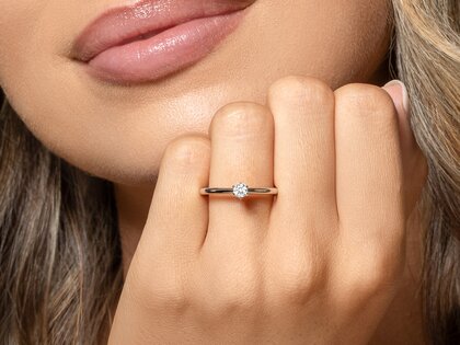 Verlobungsring Classic 6 in 9K Weißgold mit Diamant 0,15ct H/SI