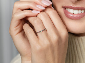 Verlobungsring Classic Loop in 9K Roségold mit Diamant 0,05ct G/SI