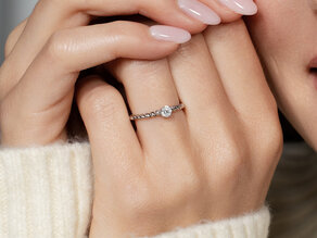Verlobungsring Classic Loop in 9K Weißgold mit Diamant 0,25ct H/SI