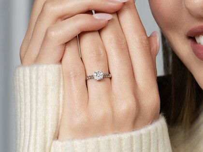 Verlobungsring Classic Loop in 14K Weißgold mit Diamant 0,75ct G/SI