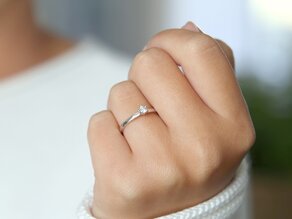 Verlobungsring Classic Petite in 14K Weißgold mit Diamant 0,13ct G/SI