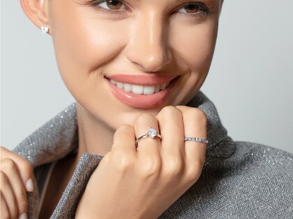 Verlobungsring Compass in 9K Weißgold mit Diamant 0,50ct