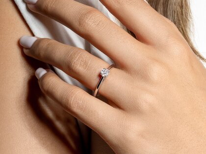 Verlobungsring Delight in 9K Weißgold mit Diamant 0,25ct H/SI