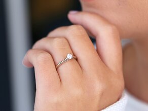 Verlobungsring Delight in 9K Weißgold mit Diamant 0,25ct H/SI