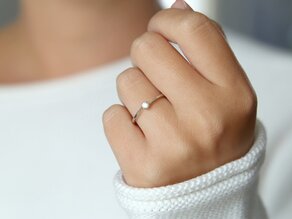 Verlobungsring Devotion in 18K Weißgold mit Diamant 0,10ct H/SI