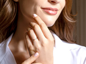 Verlobungsring Devour in 14K Gelbgold mit Diamant 0,05ct H/SI