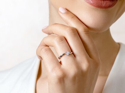 Verlobungsring Devour in 14K Weißgold mit Diamant 0,50ct D/IF