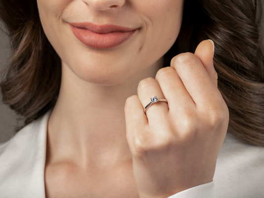 Verlobungsring Heaven 4 in 9K Weißgold mit Labordiamant 0,15ct