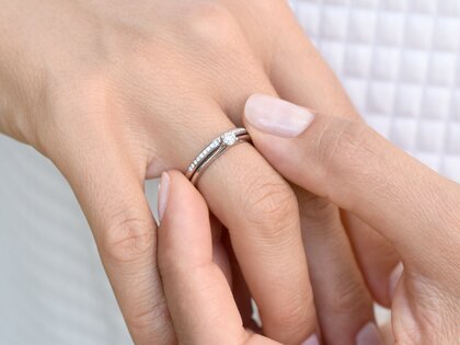 Verlobungsring Heaven 4 in 9K Weißgold mit Diamant 0,25ct H/SI
