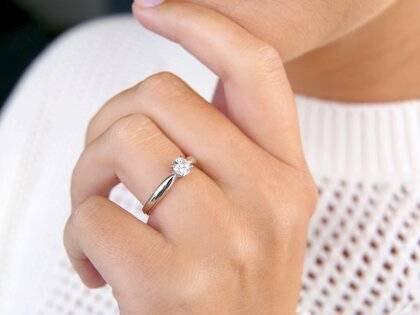 Verlobungsring Joy in 14K Weißgold mit Labordiamant 0,50ct E/VS