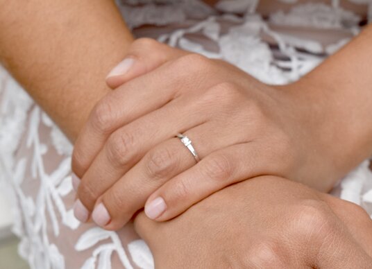 Verlobungsring Love in 14K Weißgold mit Diamant 0,04ct G/SI