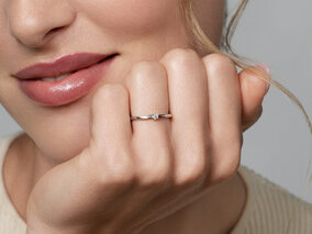 Verlobungsring Melody in 9K Gelbgold mit Diamant 0,05ct G/SI