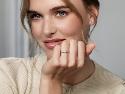 Verlobungsring Melody in 9K Weißgold mit Diamant 0,25ct H/SI