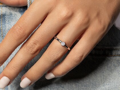 Verlobungsring Melody in 18K Roségold mit Diamant 0,15ct D/IF