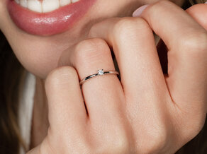 Verlobungsring Modern Petite in 14K Weißgold mit Diamant 0,05ct G/SI