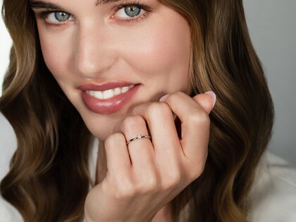 Verlobungsring Modern Petite in 14K Weißgold mit Diamant 0,05ct G/SI