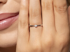 Verlobungsring Modern Petite in 14K Weißgold mit Diamant 0,05ct G/SI