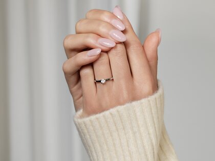 Verlobungsring Modern in 14K Weißgold mit Diamant 0,30ct H/SI