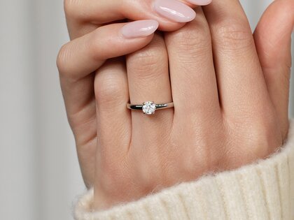 Verlobungsring Modern in 14K Weißgold mit Diamant 0,50ct H/SI