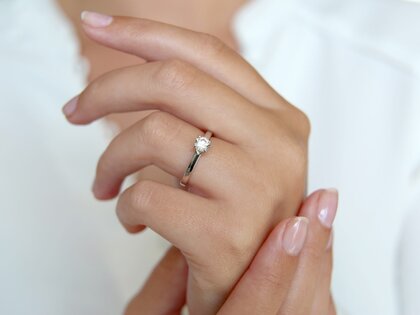 Verlobungsring Modern in 14K Weißgold mit Diamant 0,50ct H/SI