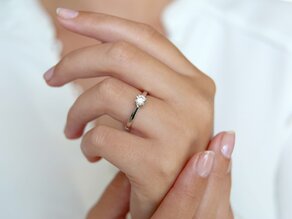 Verlobungsring Modern in 14K Weißgold mit Diamant 0,50ct H/SI
