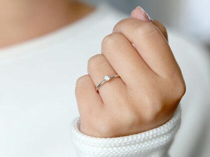 Verlobungsring Pure in 14K Weißgold mit Diamant 0,08ct G/SI