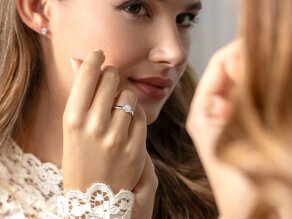 Verlobungsring Pure in 14K Weißgold mit Diamant 2,50ct G/VS