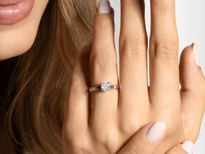 Verlobungsring Romance in 14K Weißgold mit Diamant 0,50ct H/SI