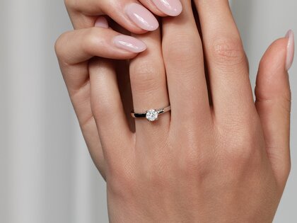 Verlobungsring Romance in 14K Weißgold mit Diamant 0,50ct H/SI