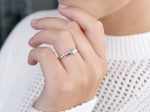 Verlobungsring Romance in 14K Weißgold mit Diamant 0,50ct H/SI