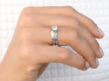 Verlobungsring Romance in 14K Weißgold mit Diamant 0,50ct H/SI