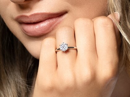 Verlobungsring Royal in 9K Weißgold mit Diamant 1,00ct H/SI