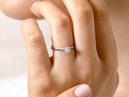 Verlobungsring Surprise in 9K Weißgold mit Diamant 0,50ct G/SI