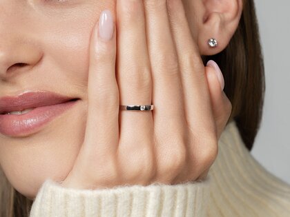 Verlobungsring Infinity Petite in 14K Weißgold mit Diamant 0,06ct G/SI