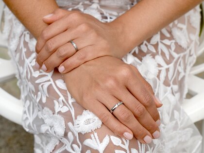 Verlobungsring Infinity in 18K Weißgold mit Diamant 0,05ct G/VS