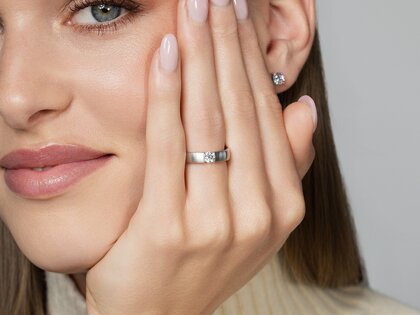 Verlobungsring Infinity in 9K Weißgold mit Diamant 0,30ct H/SI