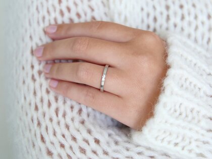 Verlobungsring Infinity in 14K Weißgold mit Diamant 0,03ct H/SI