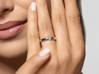 Verlobungsring Italic Petite in 14K Gelbgold mit Diamant 0,09ct G/SI