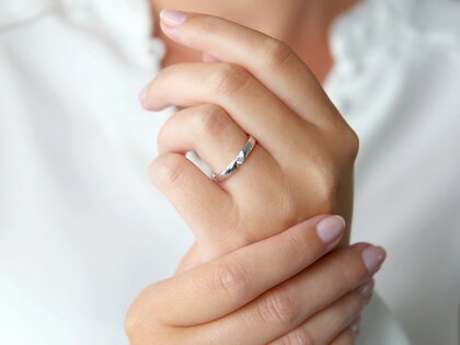 Verlobungsring Italic in 14K Weißgold mit Diamant 0,10ct G/SI