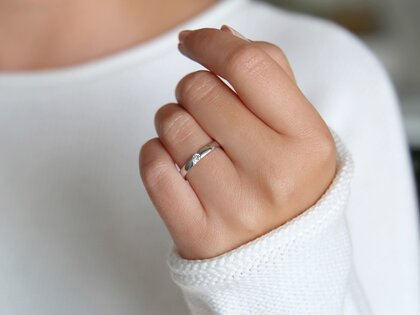 Verlobungsring Italic in 14K Weißgold mit Labordiamant 0,15ct E/VS