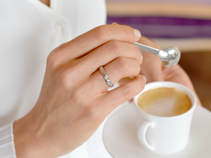 Verlobungsring Italic in 14K Weißgold mit Labordiamant 0,15ct E/VS