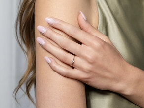 Verlobungsring Touch in 18K Weißgold mit Diamant 0,04ct G/SI