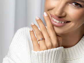 Verlobungsring Touch in 9K Weißgold mit Diamant 0,13ct G/SI