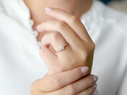 Verlobungsring Touch in 14K Weißgold mit Diamant 0,08ct D/IF