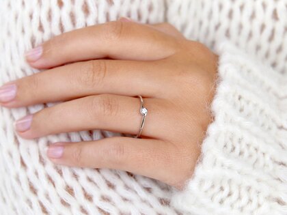 Verlobungsring Touch in 14K Weißgold mit Diamant 0,08ct D/IF