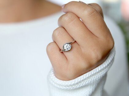 Verlobungsring Touch in 9K Weißgold mit Labordiamant 1,00ct E/VS