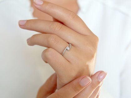 Verlobungsring Twist Petite in 14K Weißgold mit Diamant 0,09ct G/SI
