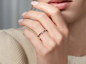Verlobungsring Twist in 9K Roségold mit Diamant 0,03ct