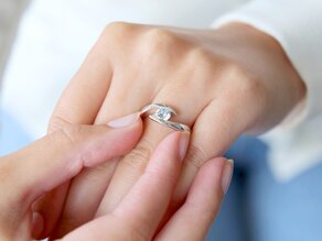 Verlobungsring Twist in 9K Weißgold mit Diamant 0,75ct H/SI