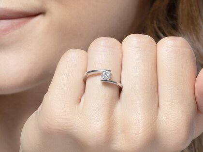Verlobungsring Vibe  in 9K Gelbgold mit Diamant 0,50ct H/SI